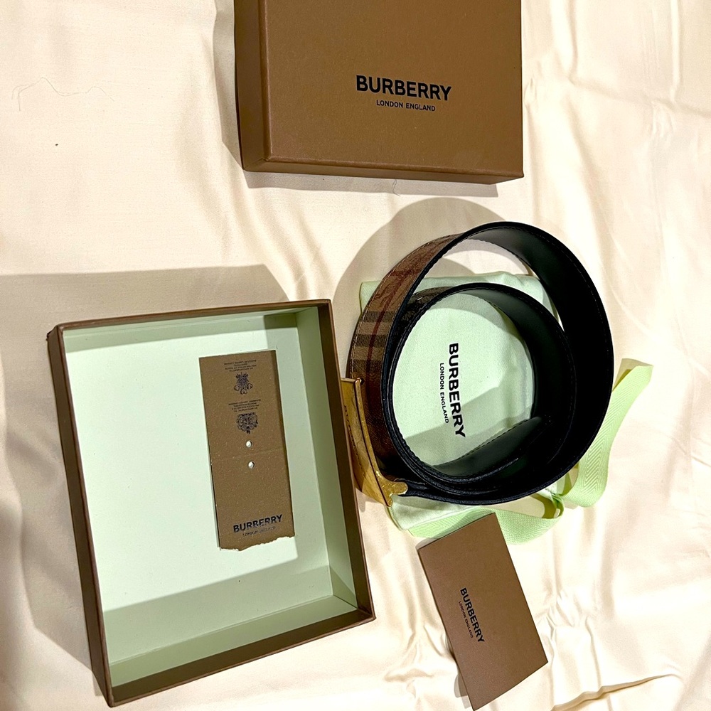 Burberry classic monogram belt